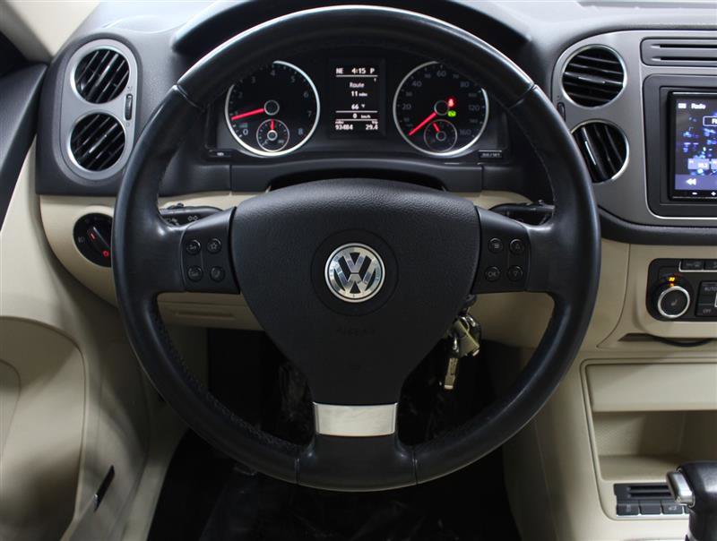 Used 2010 Volkswagen Tiguan SE image 16