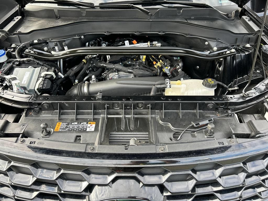 Used 2025 Ford Explorer ST-Line w/ ST-Line Street Pack AWD/4WD image 23