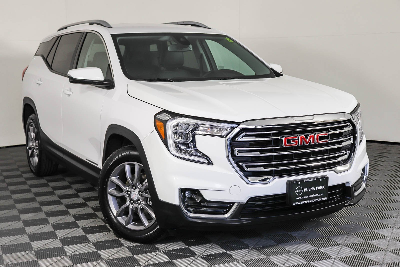 Used 2024 GMC Terrain SLT