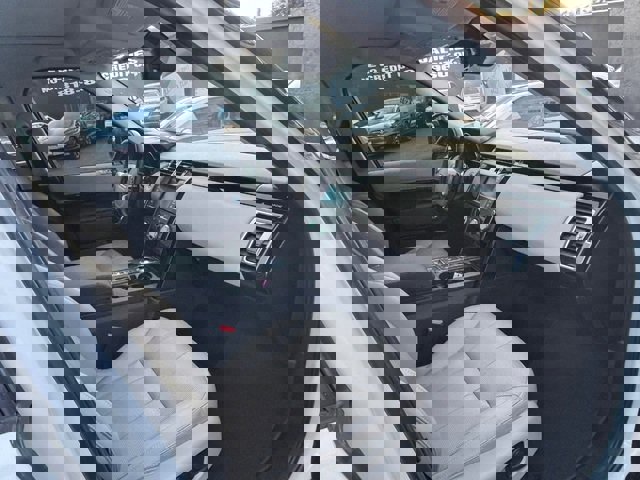 Used 2017 Land Rover Discovery SE image 26