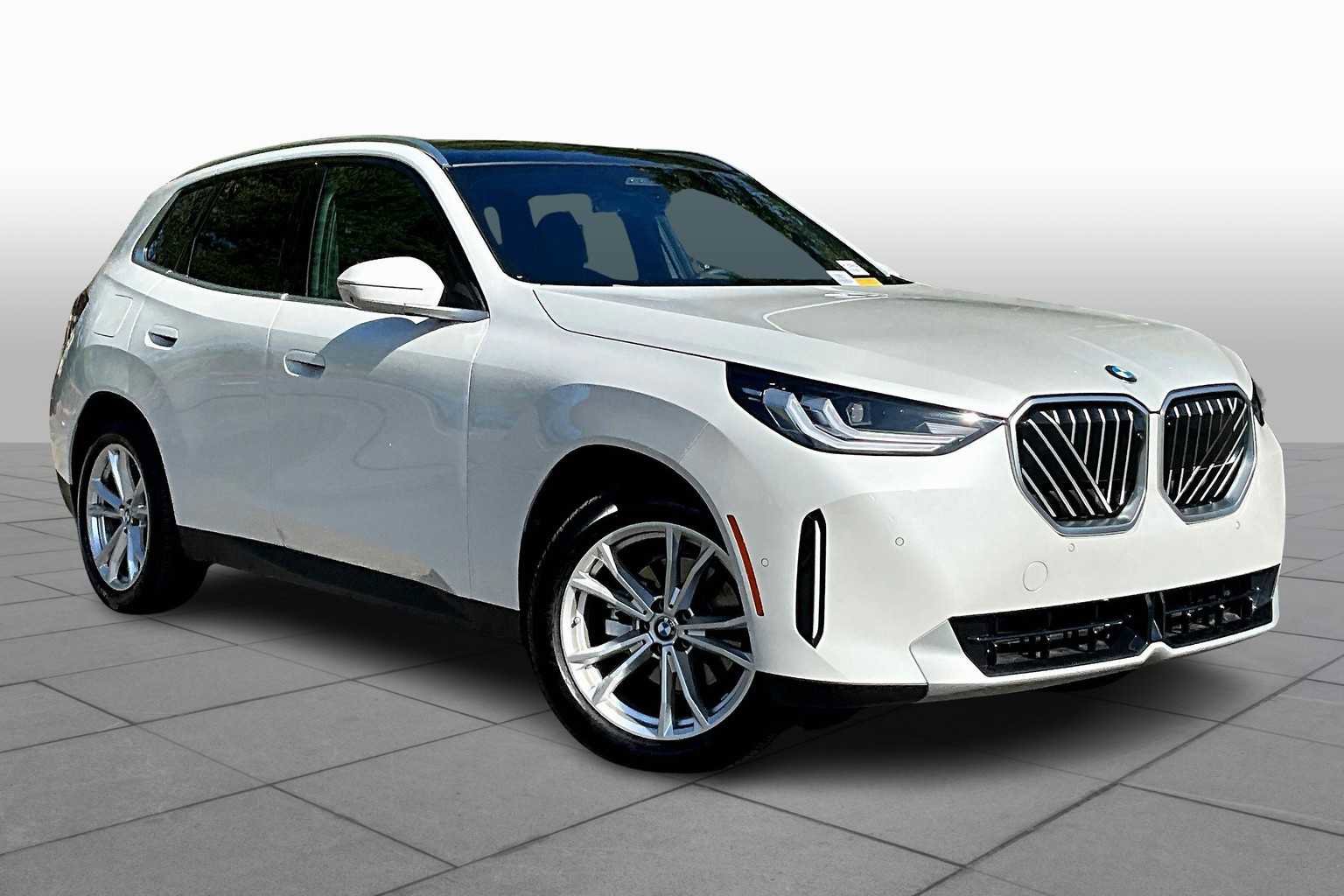 Used 2025 BMW X3 xDrive30i w/ Premium Package image 2