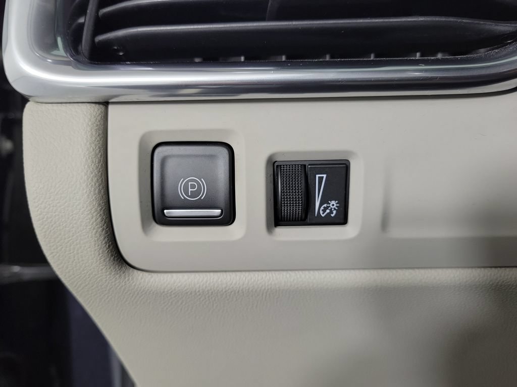 Certified 2023 Cadillac XT4 Luxury FWD image 30