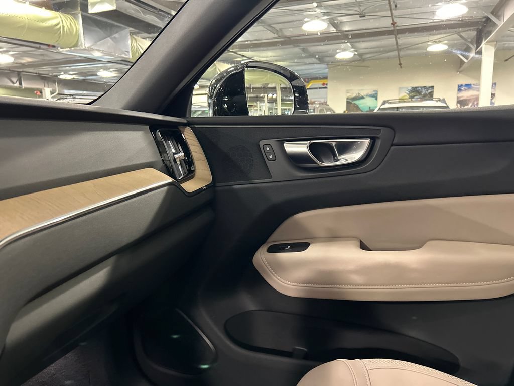 Used 2026 Volvo XC60 B5 Plus w/ Protection Package Premier AWD/4WD image 20