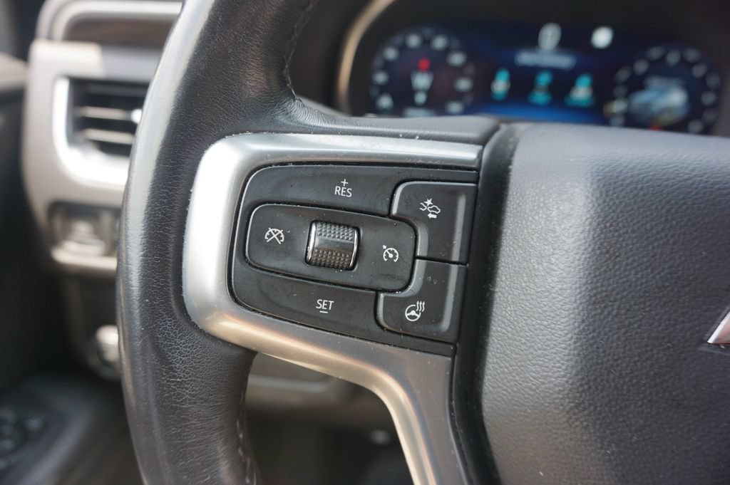 Used 2022 Chevrolet Suburban LT w/ Luxury Package RWD image 7