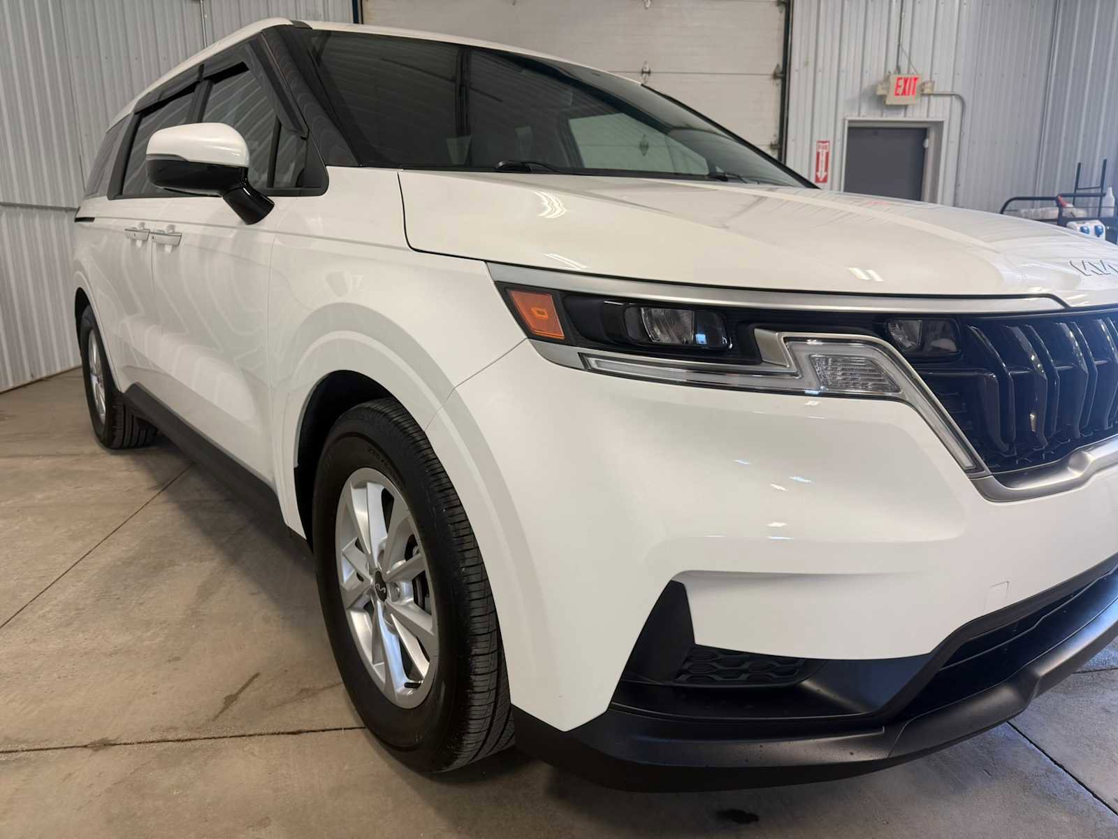 Used 2024 Kia Carnival LX FWD image 10