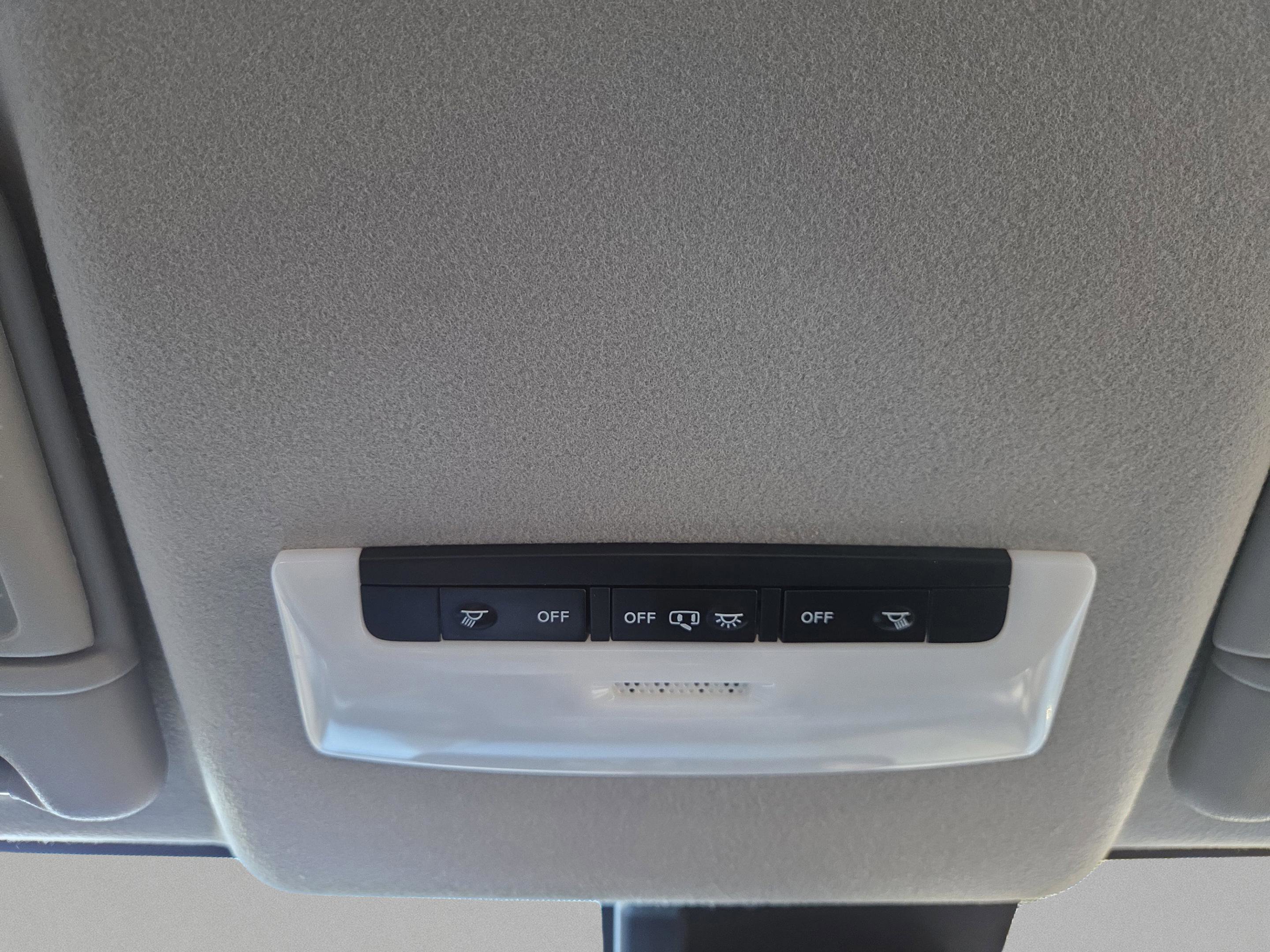 Used 2025 Nissan Versa SV image 17