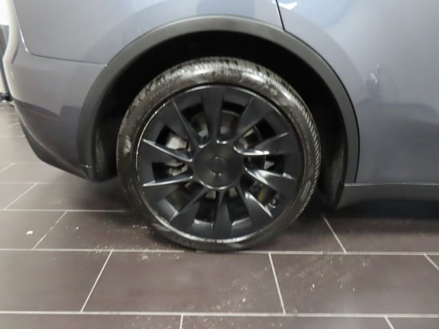 Used 2023 Tesla Model Y Long Range image 16