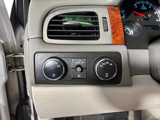 Used 2010 Chevrolet Tahoe LTZ AWD/4WD image 15
