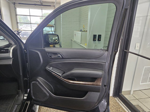 Used 2019 Chevrolet Suburban LT w/ LT Signature Package AWD/4WD image 16