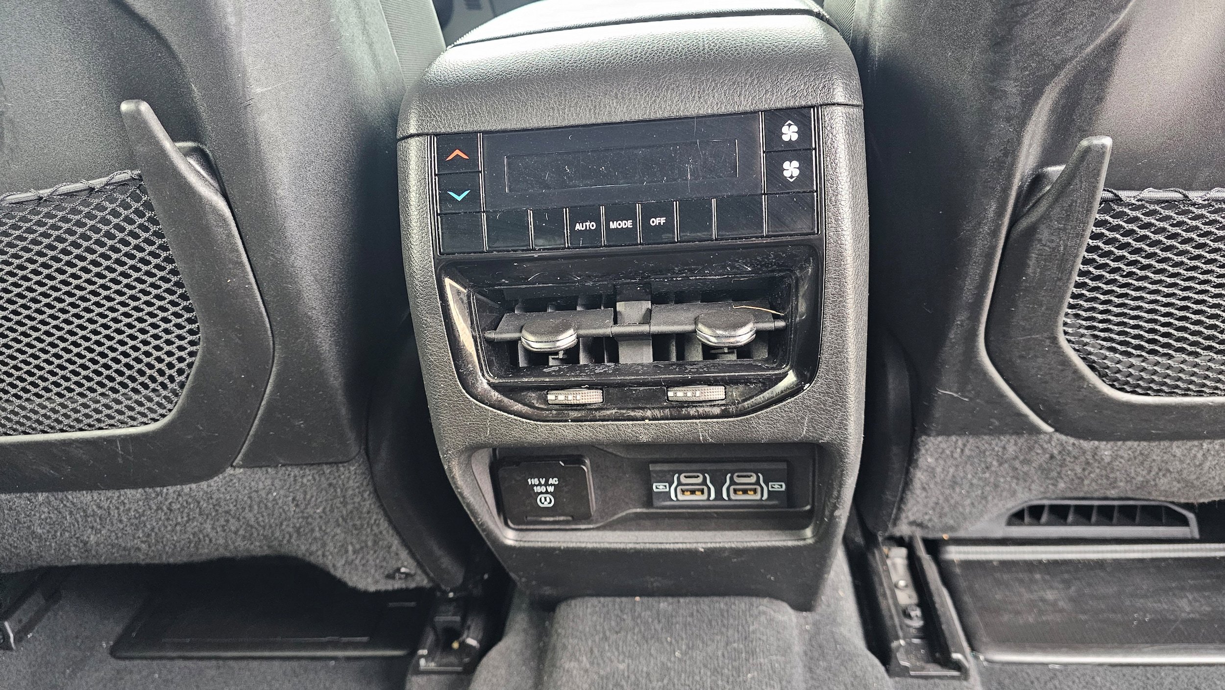 Used 2024 Jeep Grand Cherokee L Laredo image 11