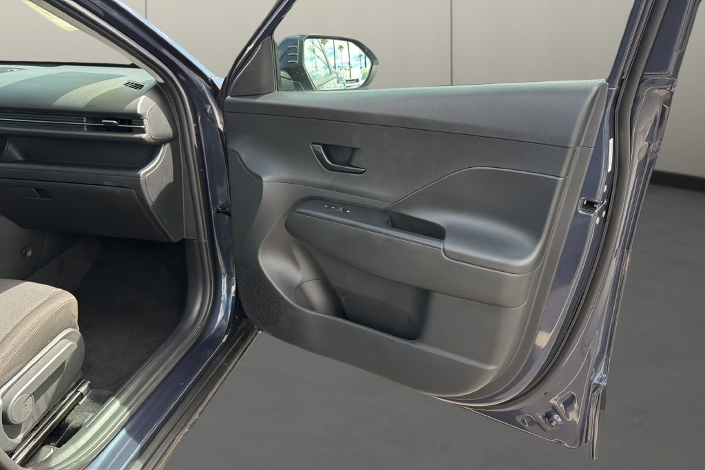 Used 2025 Hyundai Kona SEL FWD image 17