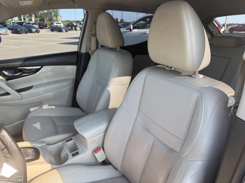 Used 2022 Nissan Rogue Sport SL w/ Premium Package FWD image 23