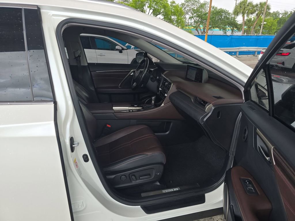 Used 2019 Lexus RX 350L Luxury w/ Accessory Package FWD image 9
