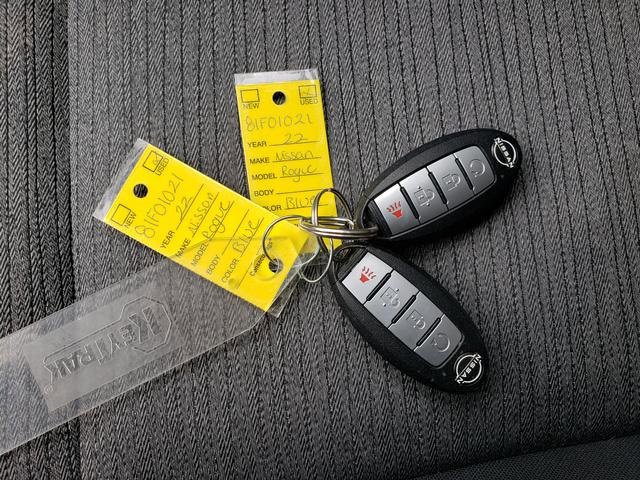 Used 2022 Nissan Rogue SV image 24