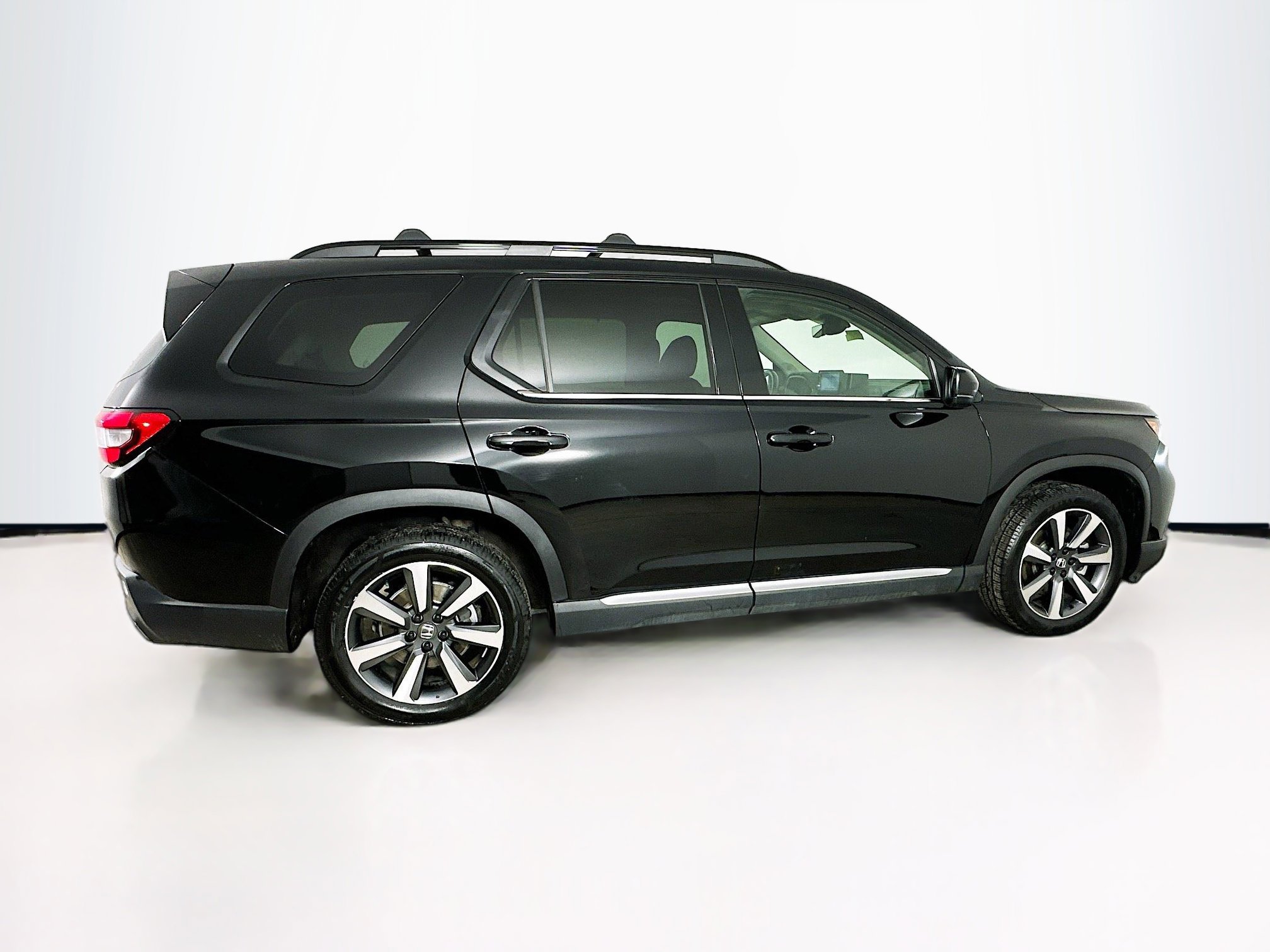 Used 2023 Honda Pilot Touring image 5