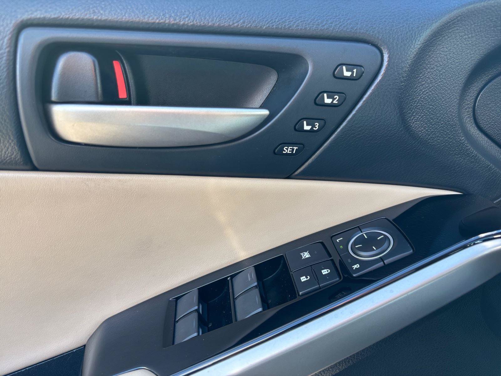 Used 2019 Lexus IS 300 w/ Premium Package RWD image 36