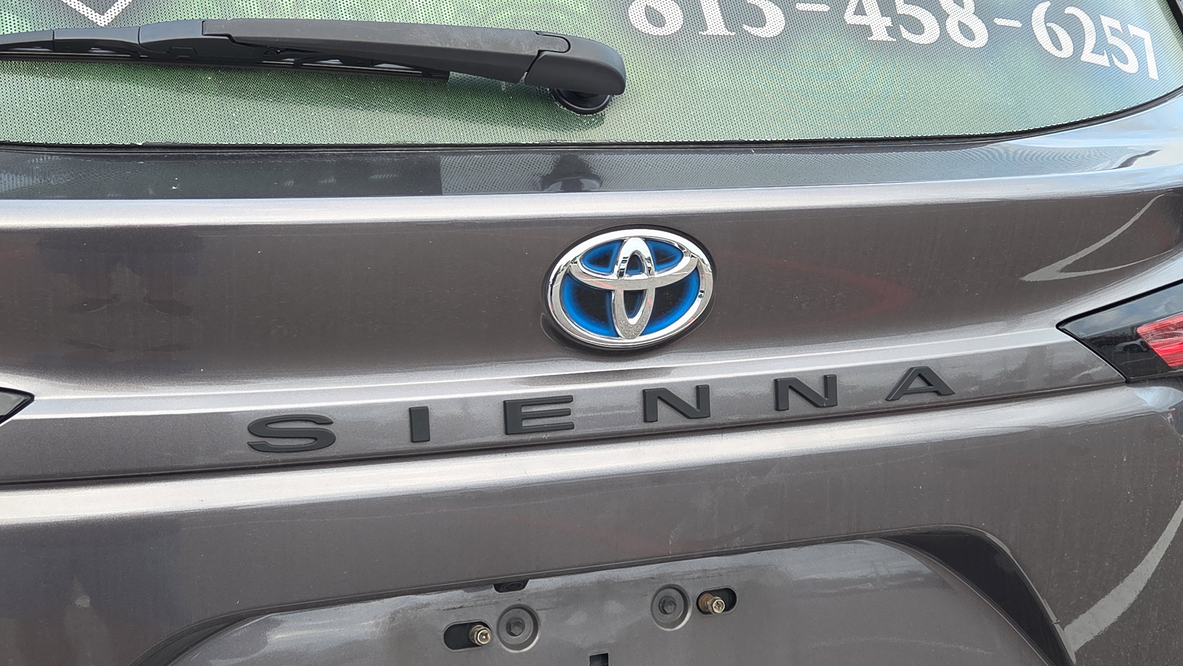 Used 2021 Toyota Sienna LE w/ LE Plus Package image 4