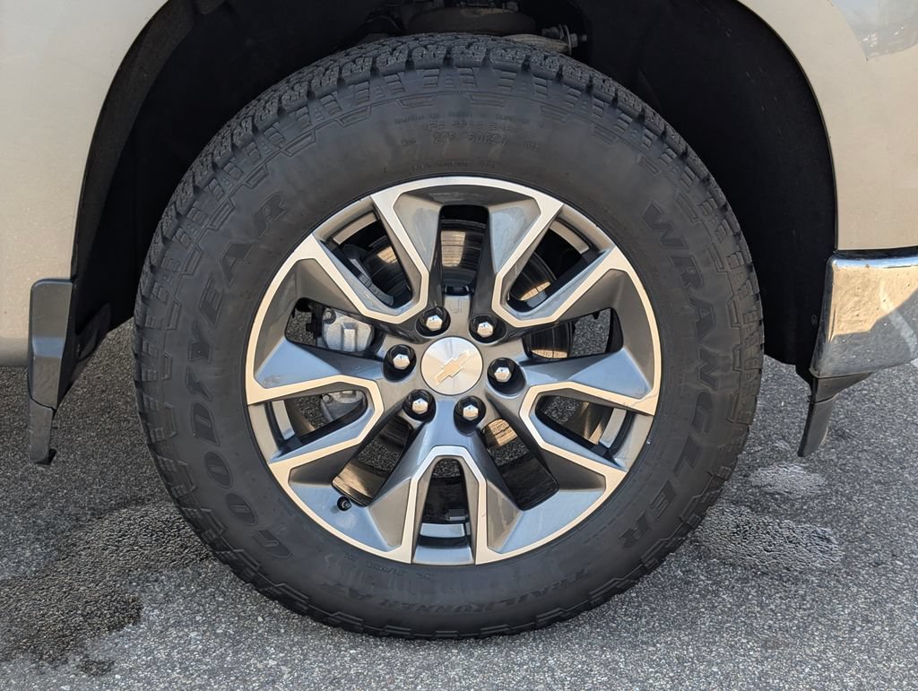 Used 2024 Chevrolet Silverado 1500 LT AWD/4WD image 38