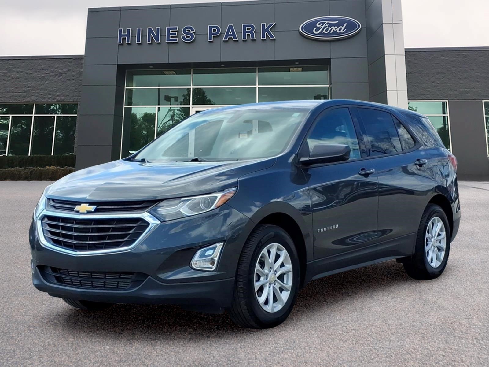 Used 2019 Chevrolet Equinox LS w/ LS Convenience Package FWD image 3