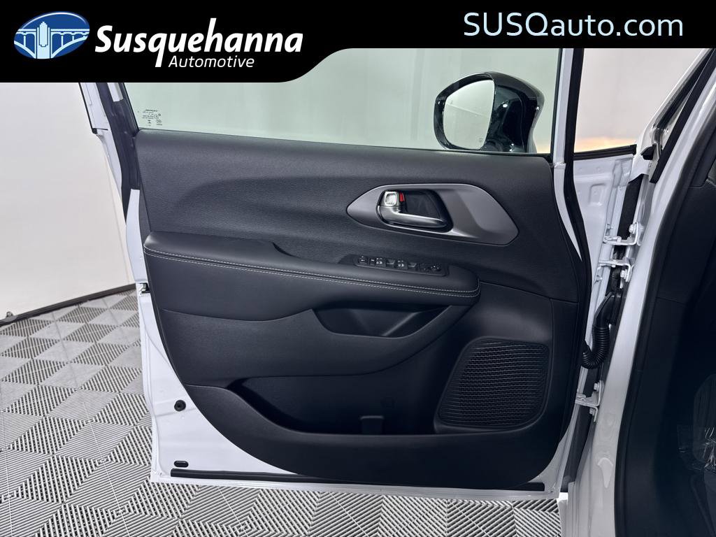 New 2026 Chrysler Voyager LX image 28