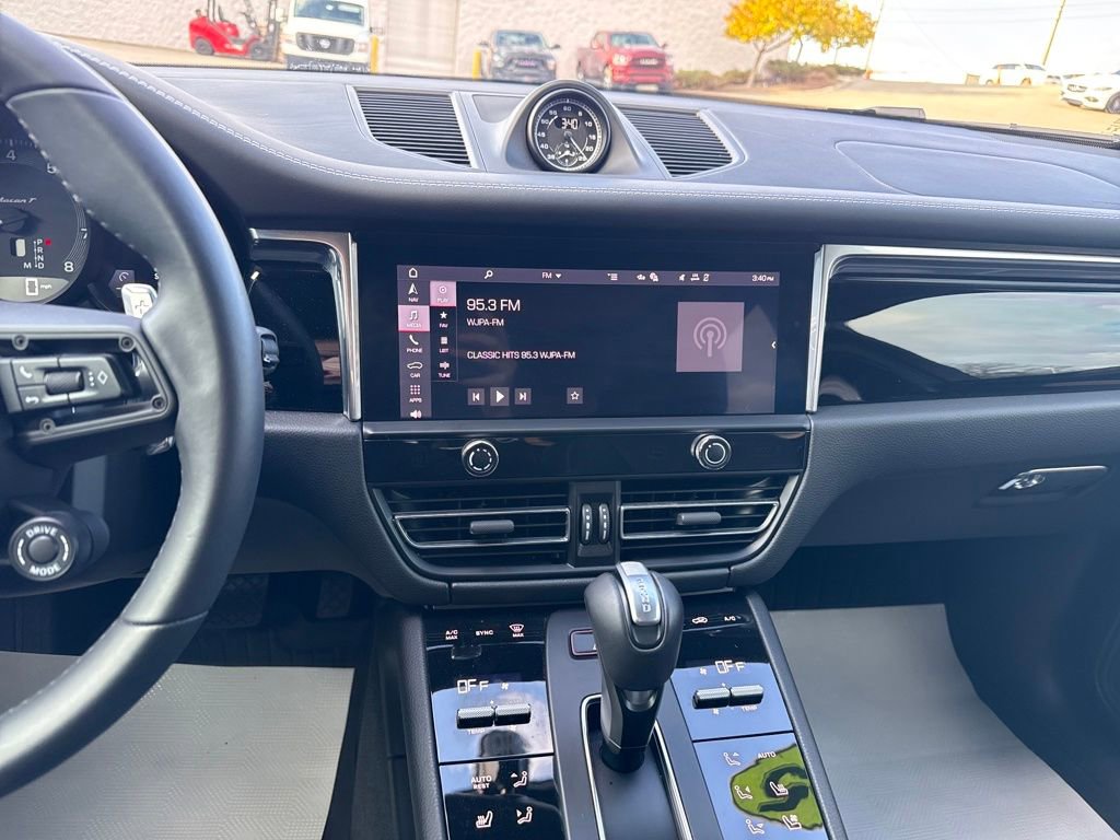 Used 2025 Porsche Macan Base image 17