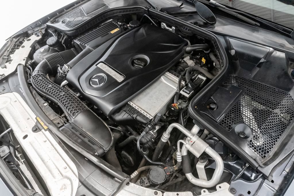 Used 2016 Mercedes-Benz C 300 4MATIC Sedan image 4