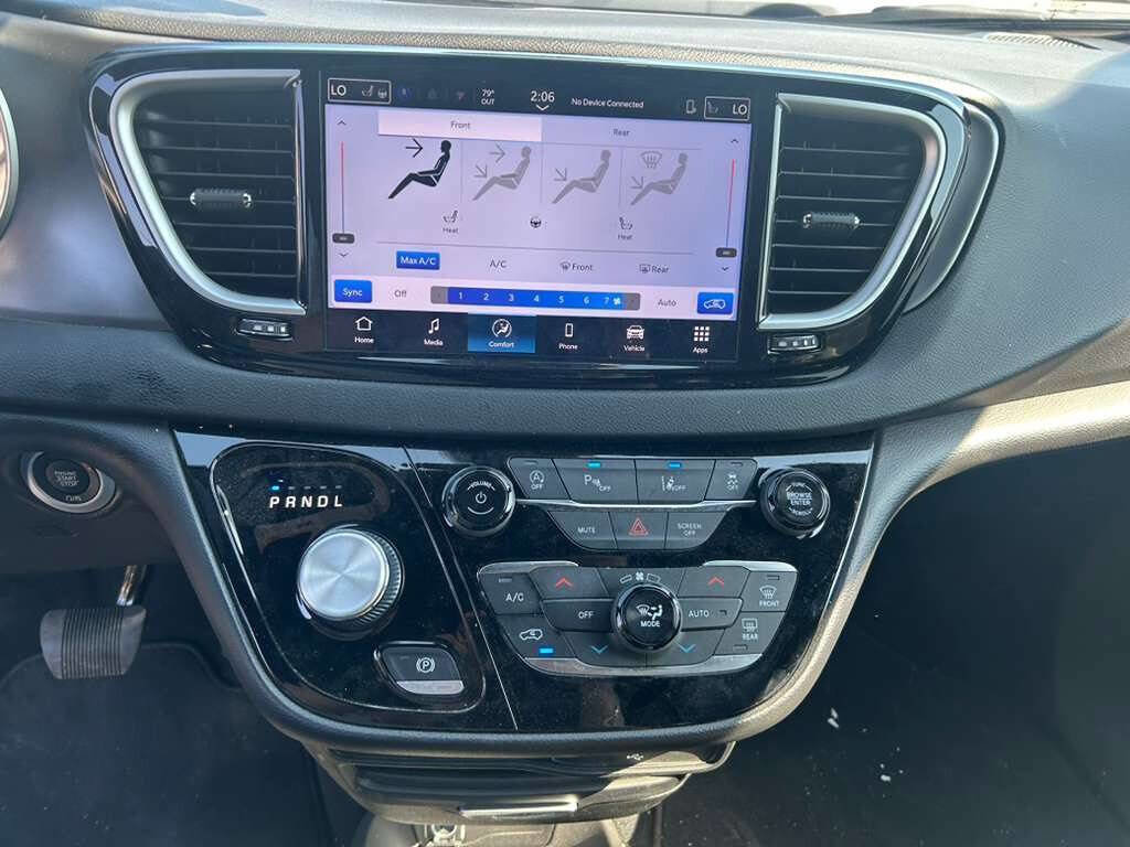 Used 2026 Chrysler Pacifica Select FWD image 14