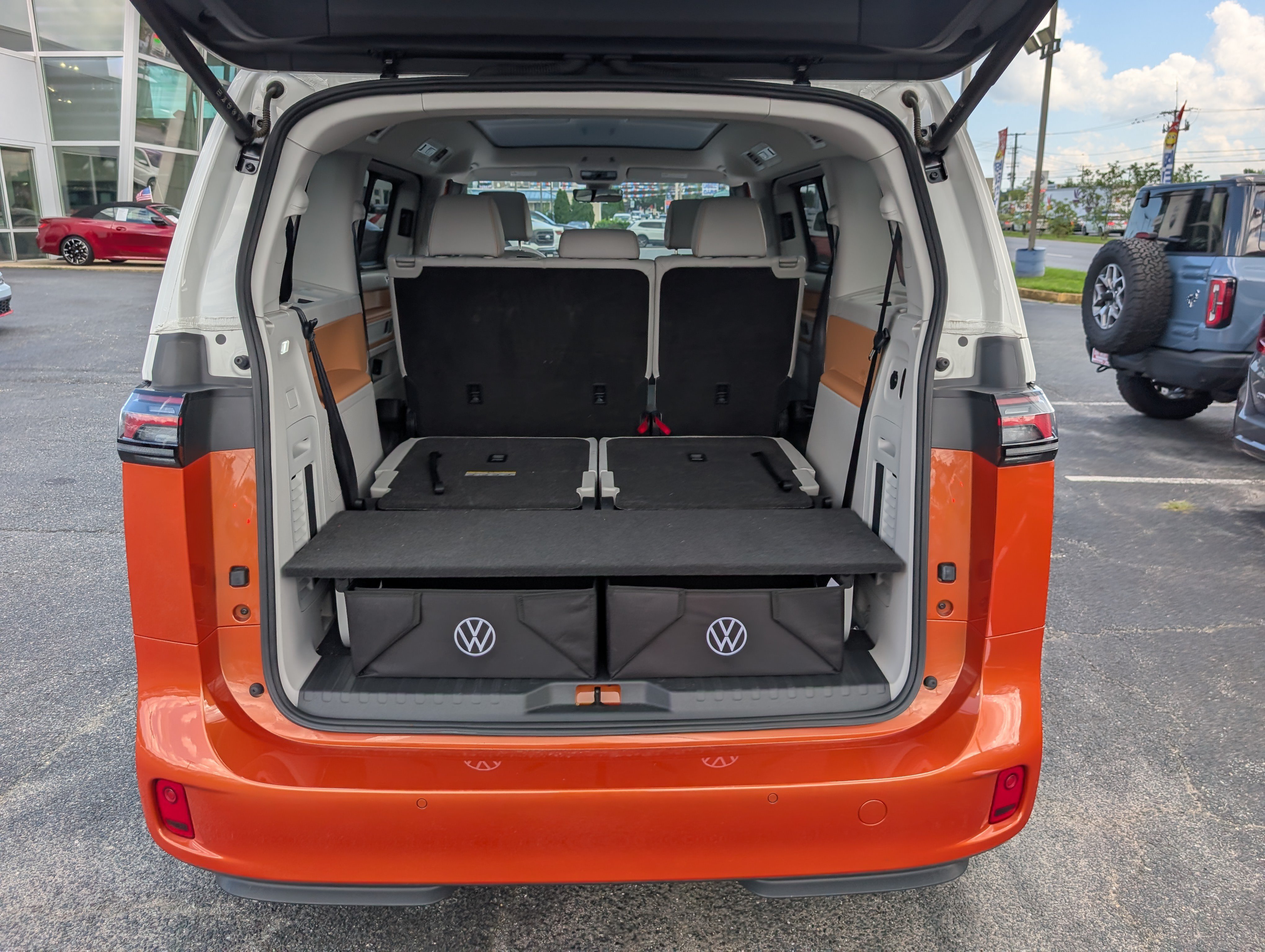 Used 2025 Volkswagen ID. Buzz Pro S Plus w/ Cupholders Package RWD image 14