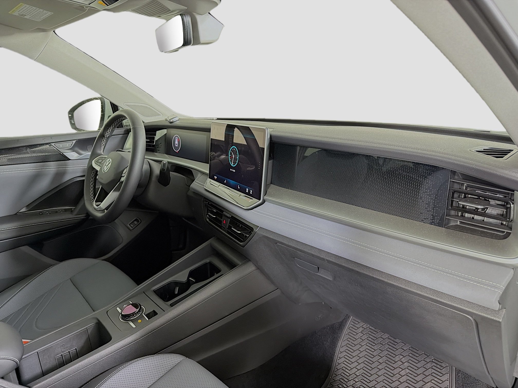 Used 2025 Volkswagen Tiguan SE FWD image 27