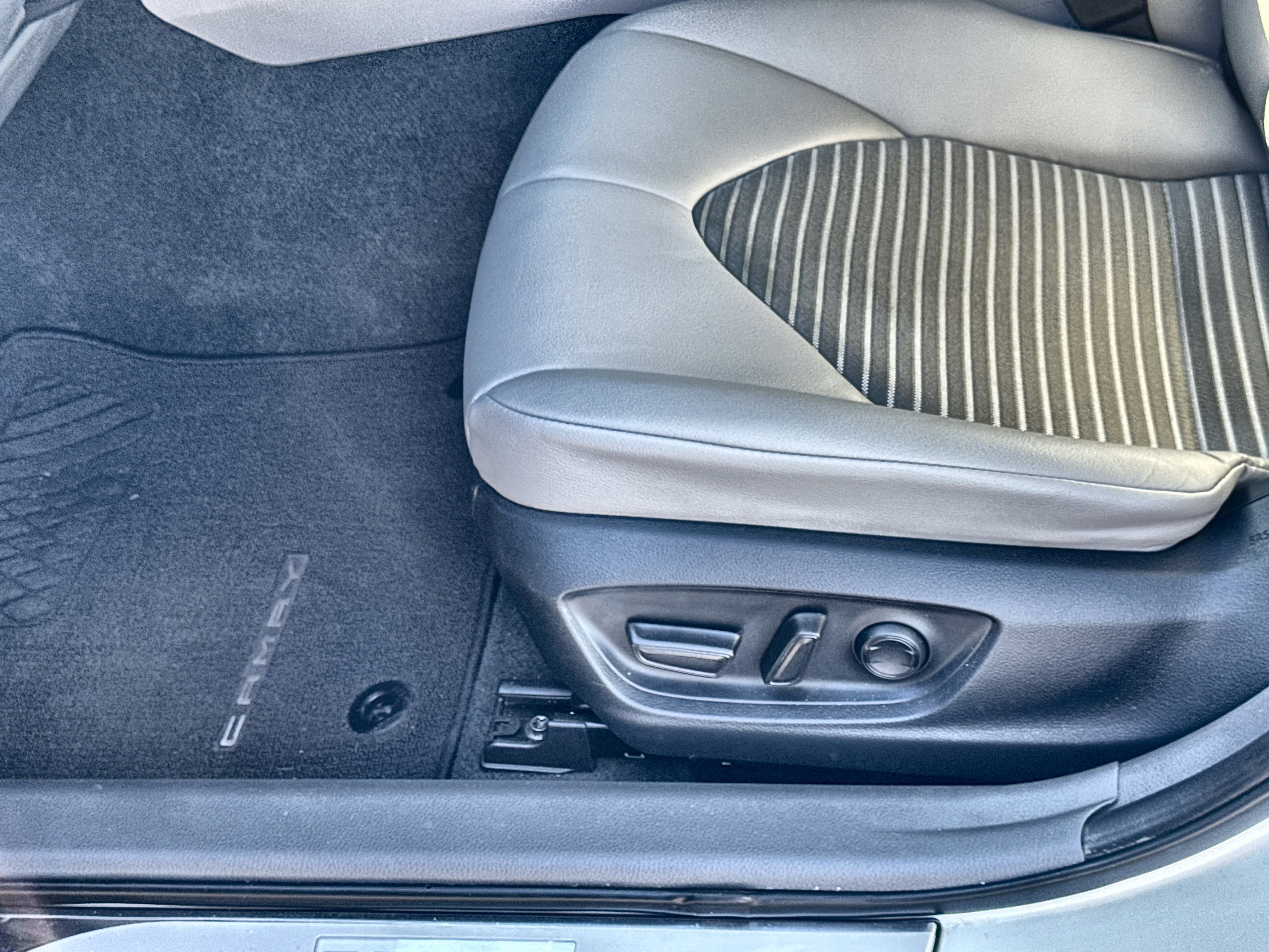 Used 2023 Toyota Camry SE image 18