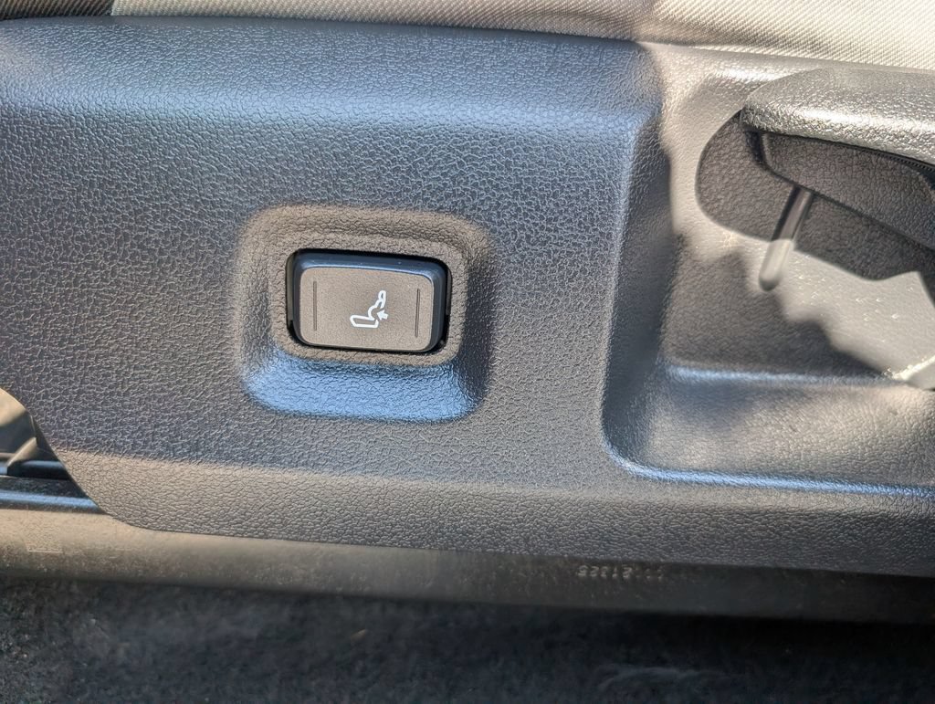 Used 2025 Toyota Tacoma TRD Sport AWD/4WD image 17