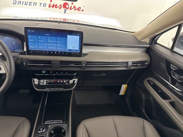 New 2026 Lincoln Corsair Premiere image 12