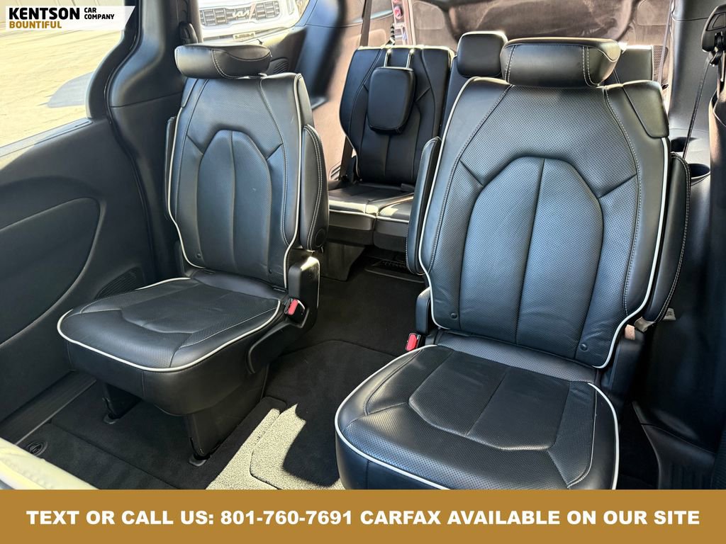 Used 2025 Chrysler Pacifica Limited image 30