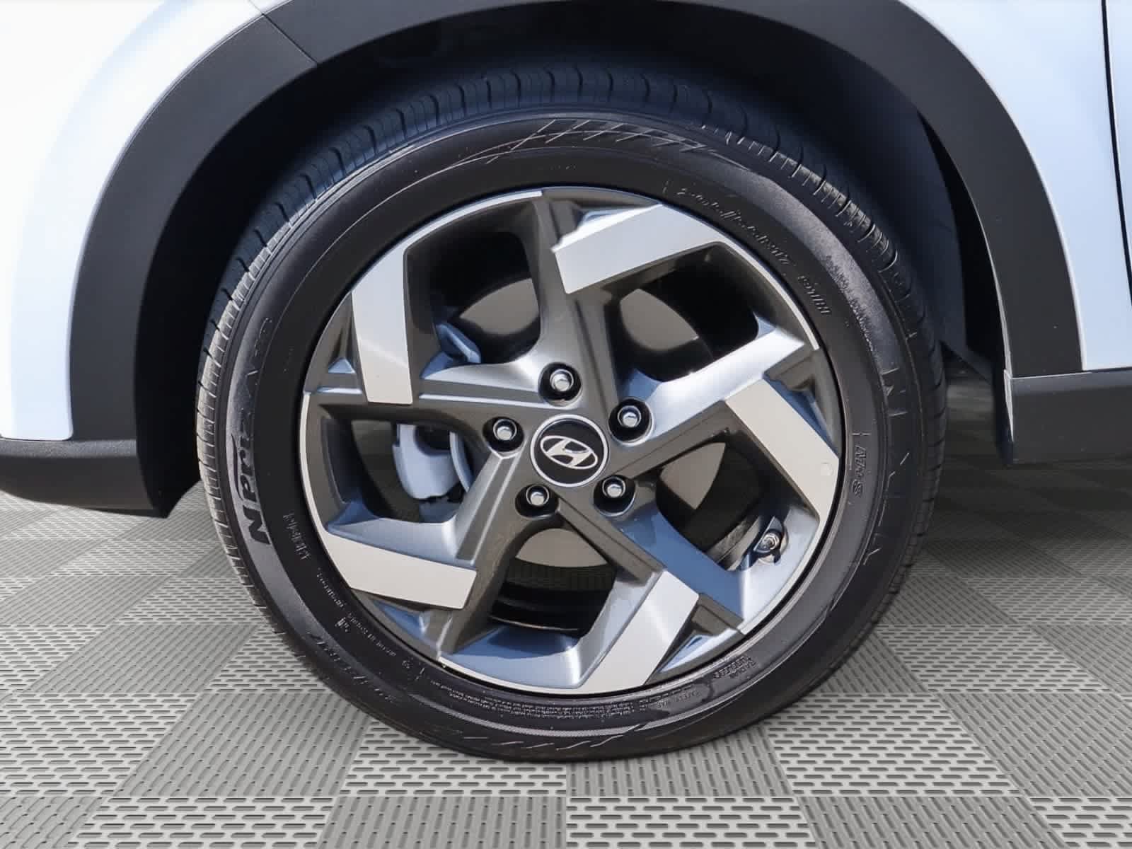 Used 2026 Hyundai Venue SEL FWD image 14