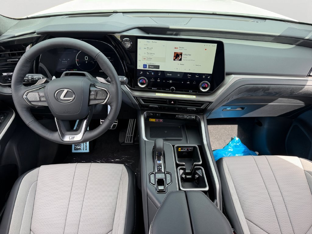 New 2026 Lexus TX 500h AWD image 10