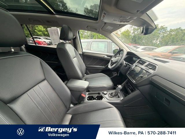 Certified 2024 Volkswagen Tiguan SE AWD/4WD image 16