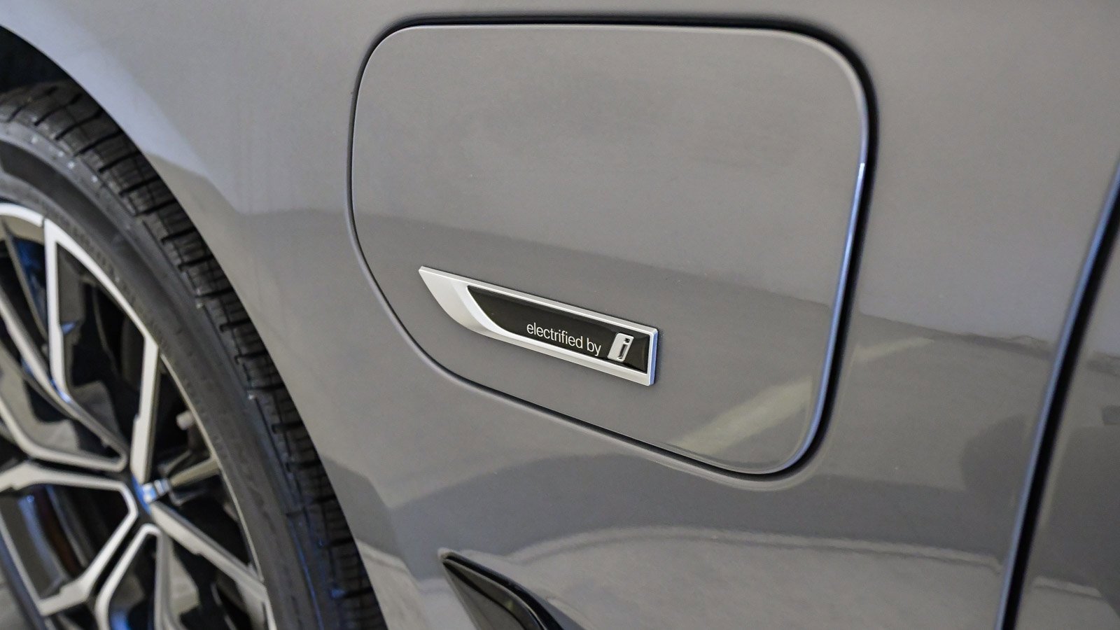 Certified 2022 BMW 530e w/ Premium Package image 34