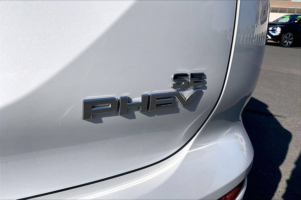 Used 2024 Mitsubishi Outlander 4WD Plug-In Hybrid image 8
