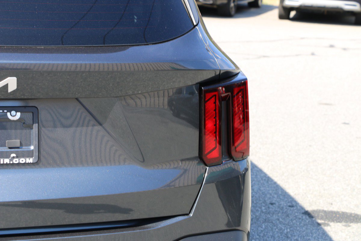 Used 2024 Kia Sorento LX image 6