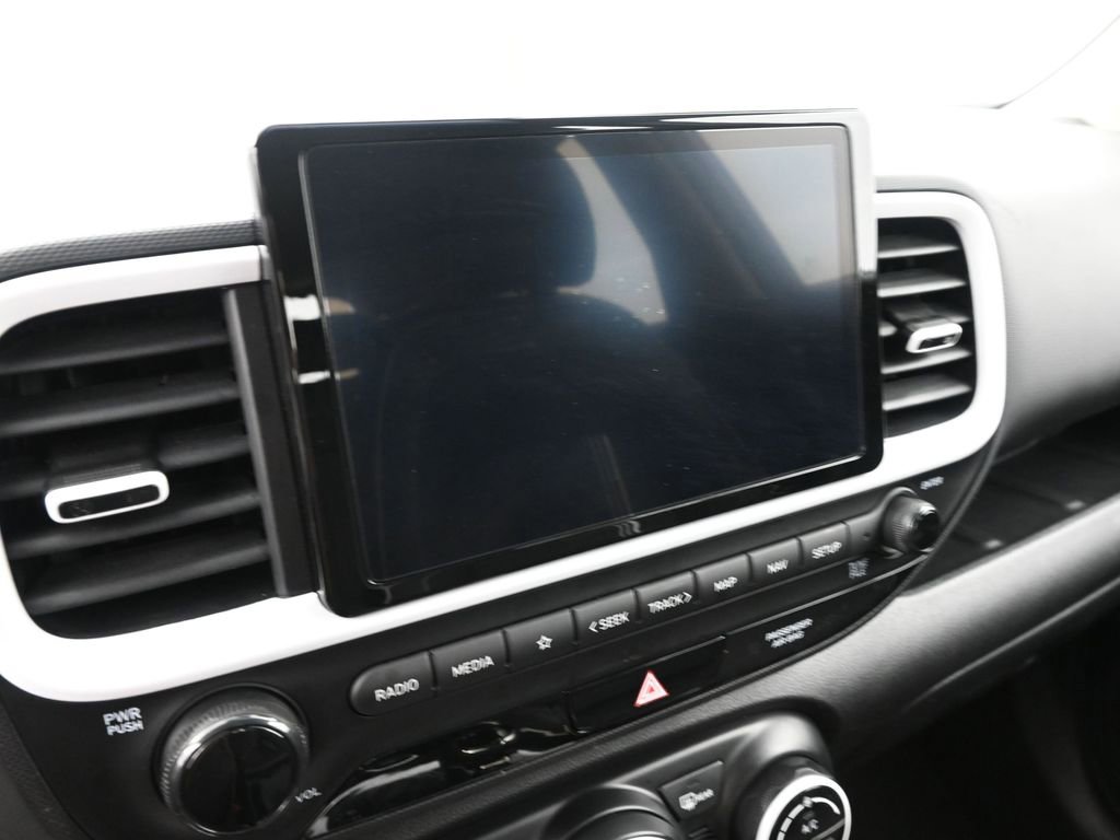 Used 2024 Hyundai Venue Limited image 33