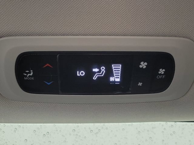 Used 2024 Chrysler Voyager LX FWD image 14