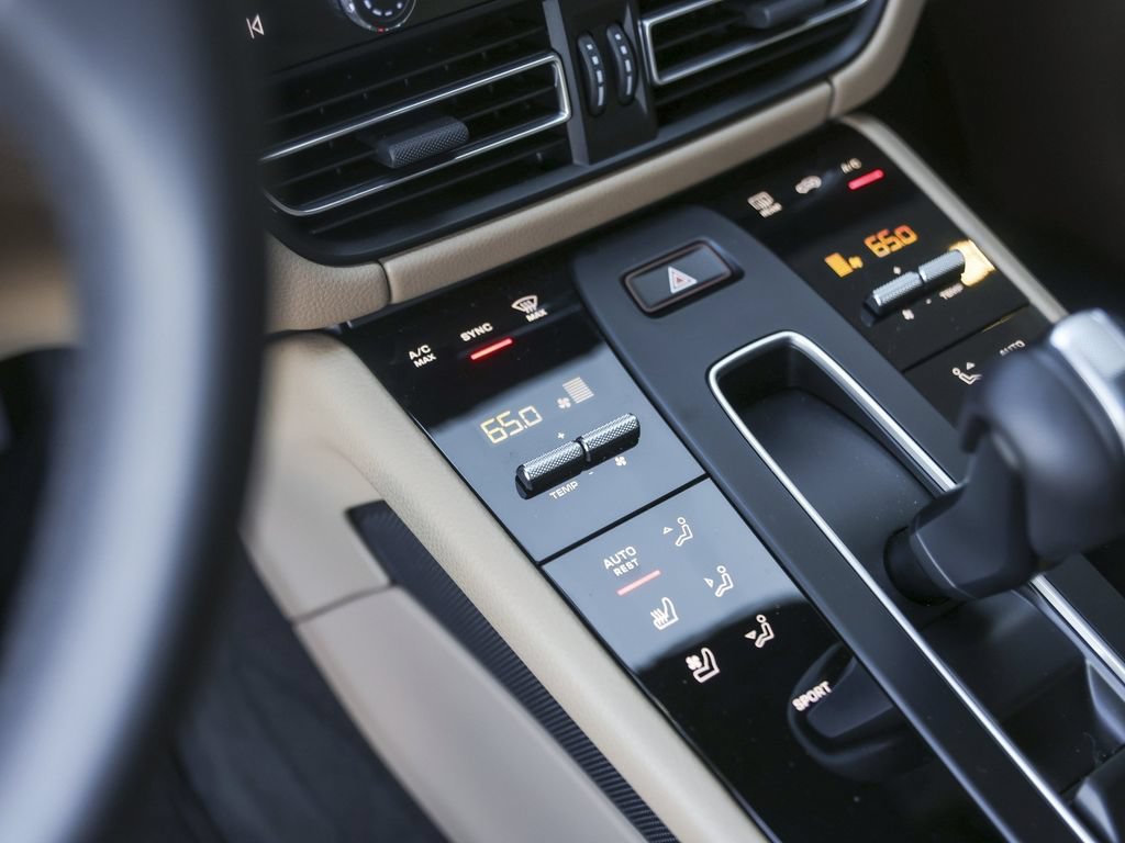 Certified 2026 Porsche Macan AWD/4WD image 24