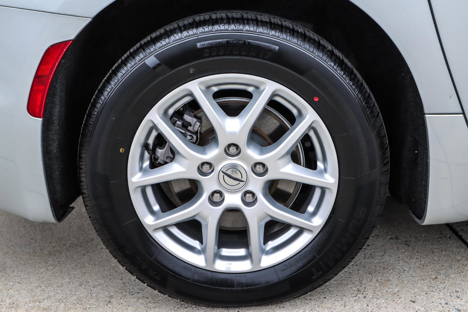 Used 2023 Chrysler Pacifica Touring-L FWD image 24