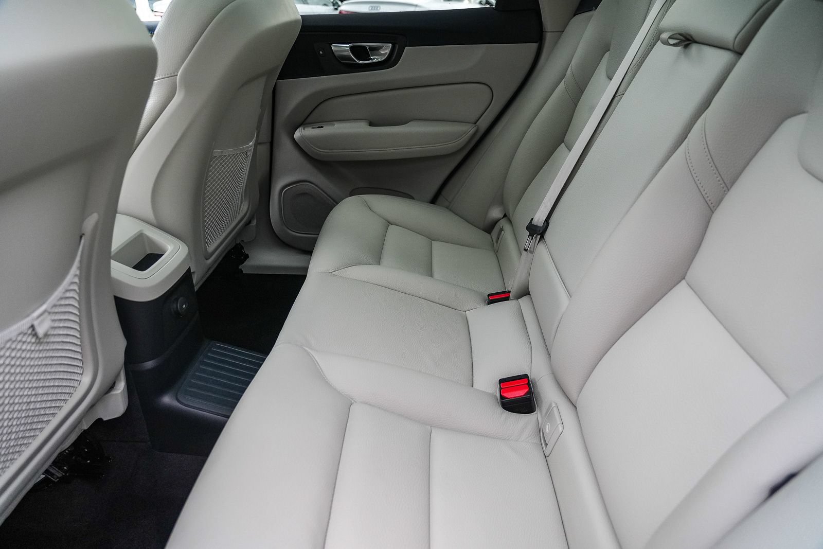 Used 2023 Volvo XC60 T8 Plus AWD/4WD image 21