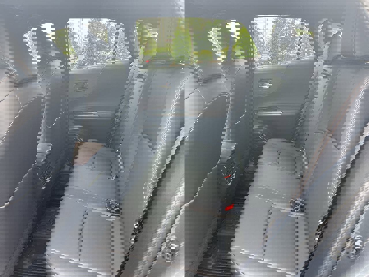 Used 2024 Toyota Venza XLE AWD/4WD image 32