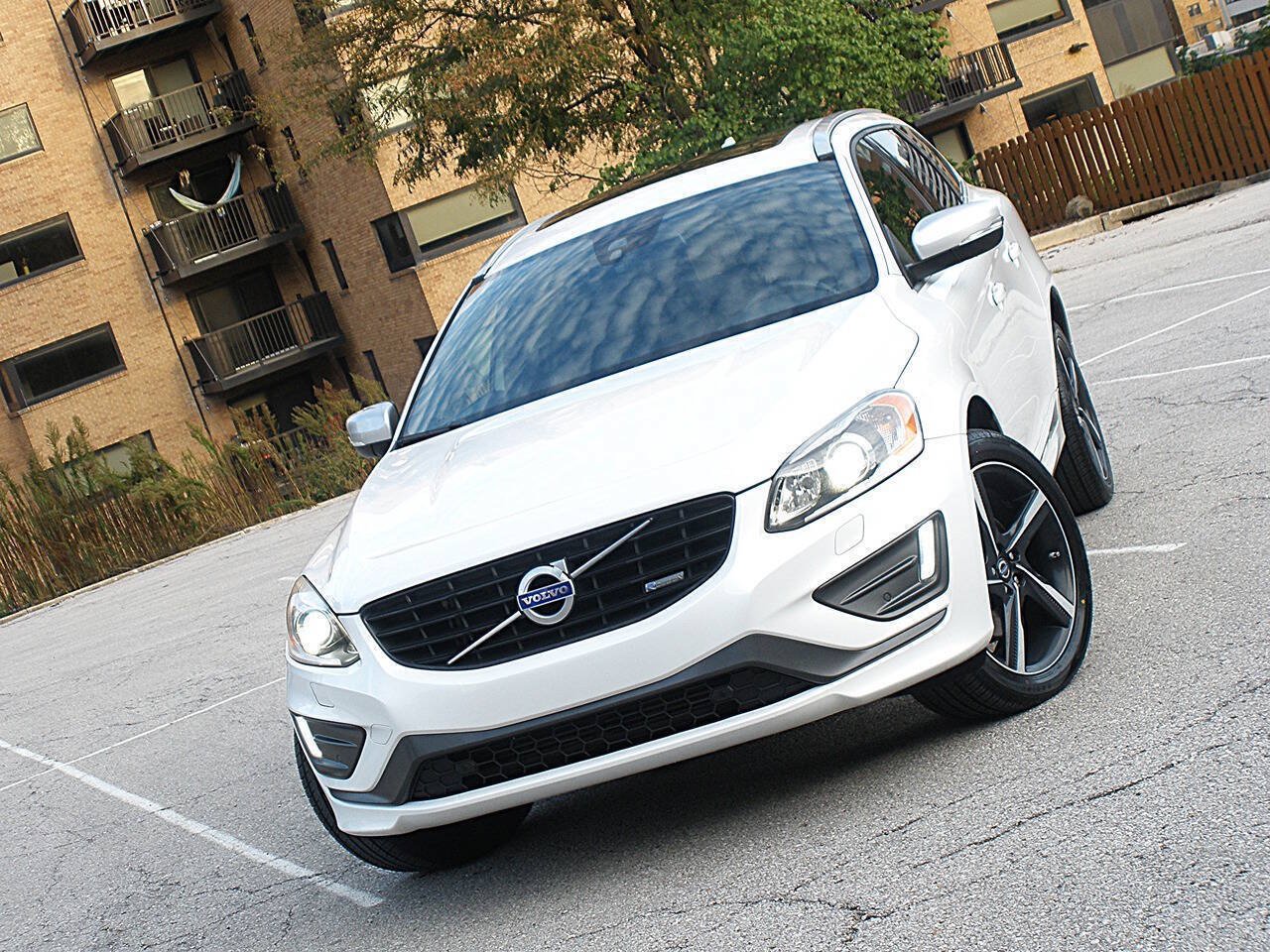 Used 2015 Volvo XC60 T6 R-Design Platinum AWD/4WD image 5