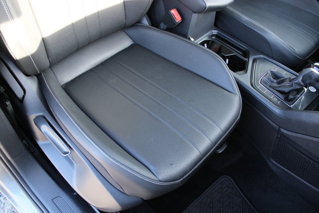 Used 2023 Volkswagen Tiguan SE image 29