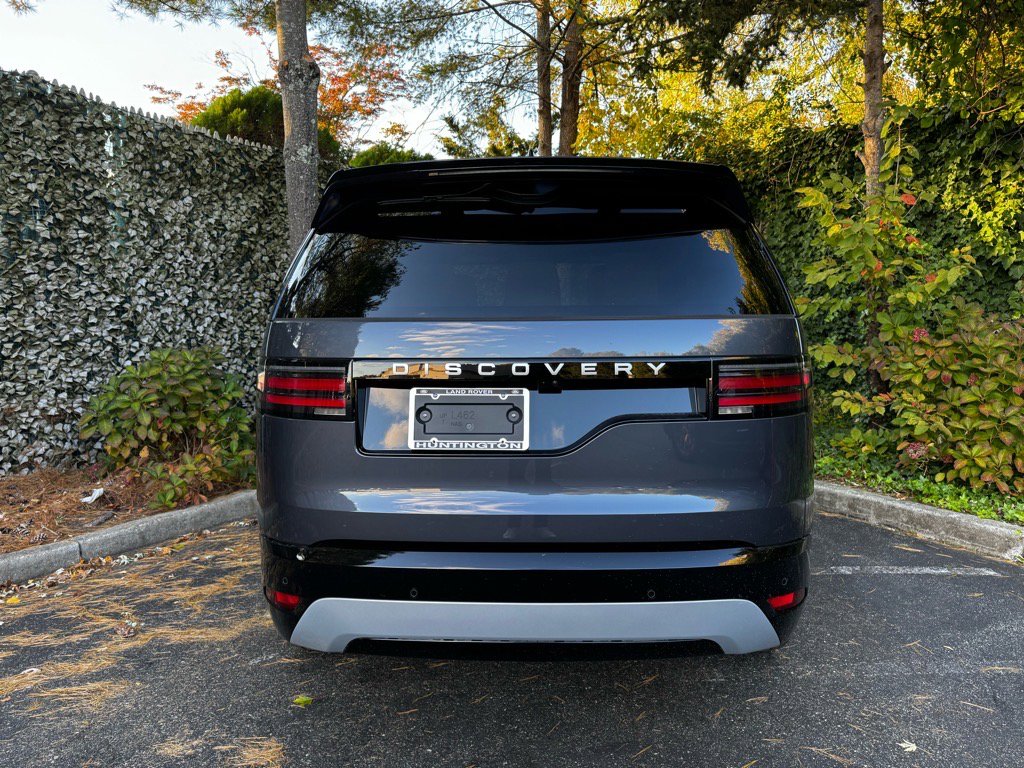 New 2026 Land Rover Discovery Limited Edition image 5