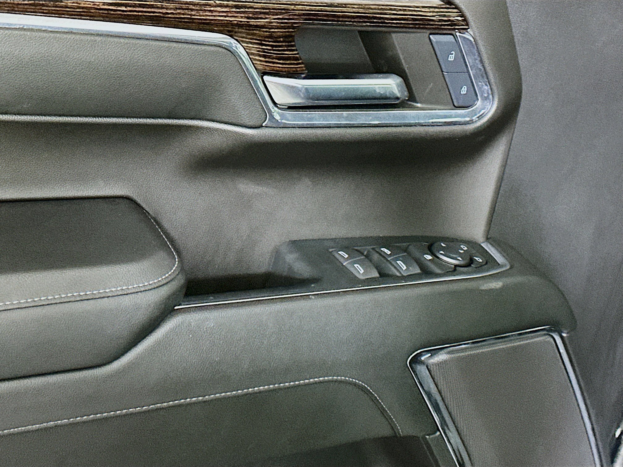 Used 2024 GMC Sierra 1500 Elevation image 15