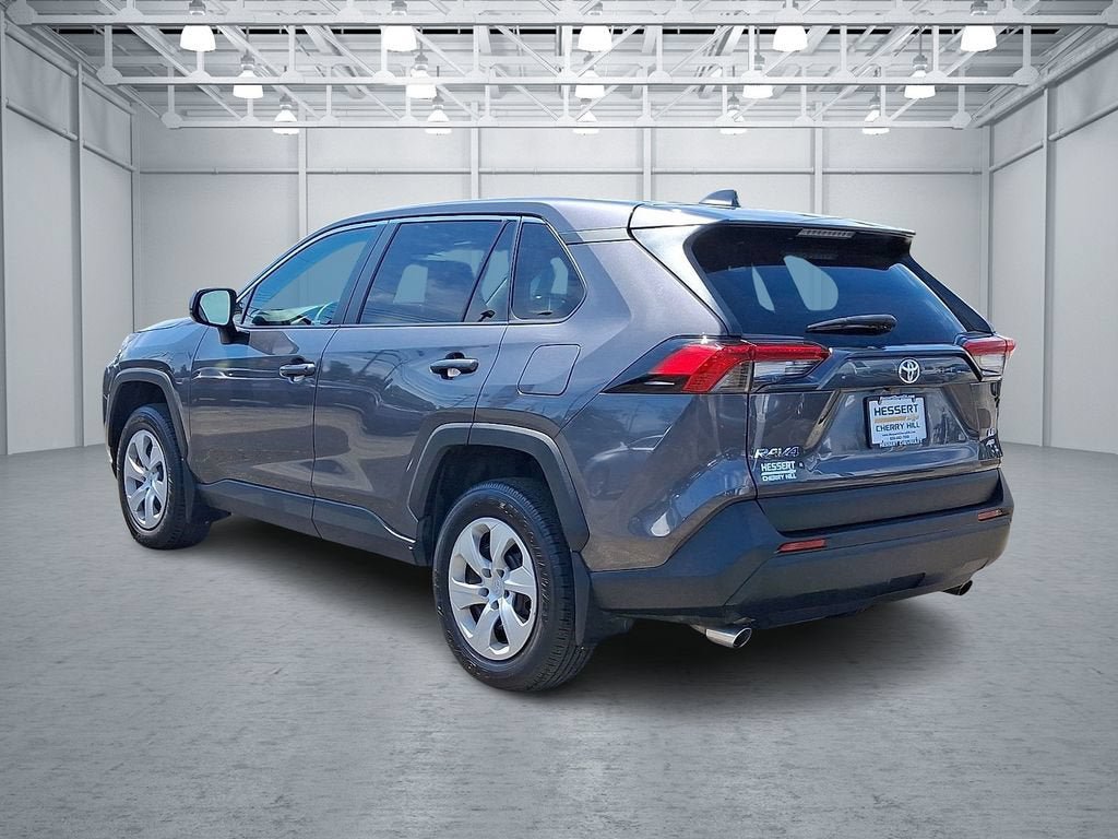 Used 2024 Toyota RAV4 LE AWD/4WD image 8